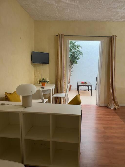Studio N•2 Avec Patio En Plein Coeur De La Ville Bagnères-de-Bigorre Dış mekan fotoğraf