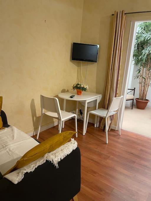 Studio N•2 Avec Patio En Plein Coeur De La Ville Bagnères-de-Bigorre Dış mekan fotoğraf